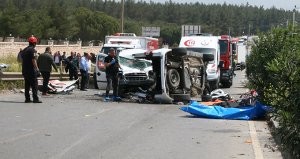 İki yük maşınının toqquşdu: 12 ölü, 20 yaralı