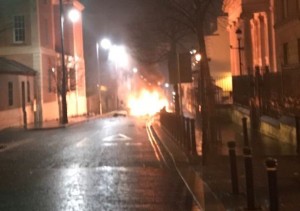 Britaniyada məhkəmə binası qarşısında maşın partlayıb