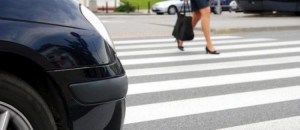 Bakıda yolu keçmək istəyən qadını avtomobil vurub