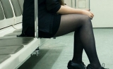 Metroda yuxulayan qadına qarşı seksual hərəkət- VİDEO – 18+