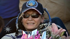 Kosmosa səyahət edən ən yaşlı qadın Yer kürəsinə qayıtdı