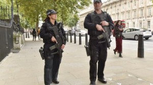 Metro stansiyalarından biri təxliyyə olundu