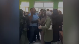 Недовольство в связи с введением единой школьной формы обернулось погромами - ВИДЕО
