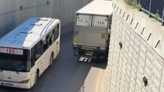 Zabratda sərnişin avtobusu yük maşını ilə toqquşub - FOTOLAR 