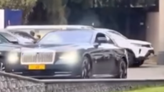 Dəbdəbəli yas mərasimindəki "Rolls-Royce" korteji diqqət çəkdi - VİDEO