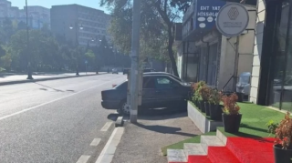Bakının bu küçəsində piyadalar üçün təhlükə - FOTOLAR 