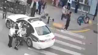Yol polisi maşının altında qalan uşağı xəstəxanaya çatdırıb həyatını xilas etdi - VİDEO 