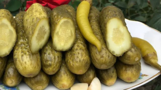 Bakıda supermarketdən turşu aldı: İÇİNDƏN GÖRÜN NƏ ÇIXDI - FOTO - VİDEO 
