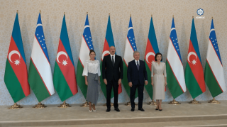 Liderlər və birinci xanımlar birgə foto çəkdiriblər   - VİDEO