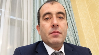 Restoranda pul alarkən tutulmuşdu; məmura hökm oxundu 