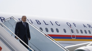 Fransaya prezident təyyarəsi ilə deyil, adi reyslə getdi 