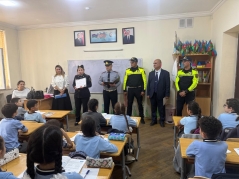 Sabunçudakı məktəblərdə “Diqqət, uşaqlar!” aylığı çərçivəsində görüşlər keçirilib - FOTOSESSİYA 