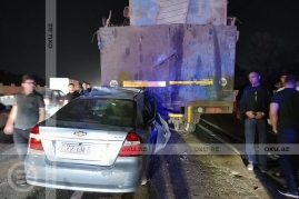 Bakı-Sumqayıt yolunda DƏHŞƏTLİ QƏZA:  "Chevrolet" "KamAZ"a çırpıldı - Ölən var - FOTO - VİDEO