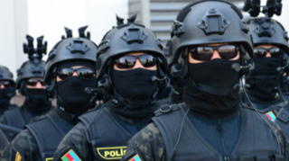 Məktəbli formasına görə asayişi pozanlar həbs edildilər 