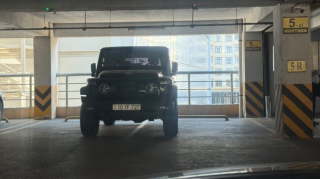 Sürücü maşını ilə iki parklanma yerini tutdu – 10-YF-727   - FOTO