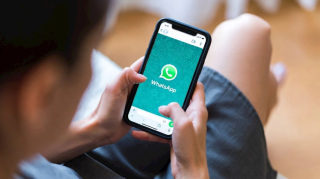 Anasının telefonunda dostundan gələn mesajı gördü onu bıçaqladı 