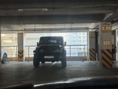 Sürücü maşını ilə iki parklanma yerini tutdu – 10-YF-727   - FOTO