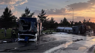 Kayseridə sərnişin avtobusu yanacaq daşıyan tankerlə toqquşdu: 38 yaralı 