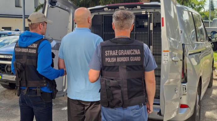 Sərxoş sürücü qandallanaraq sərhədə gətirildi 