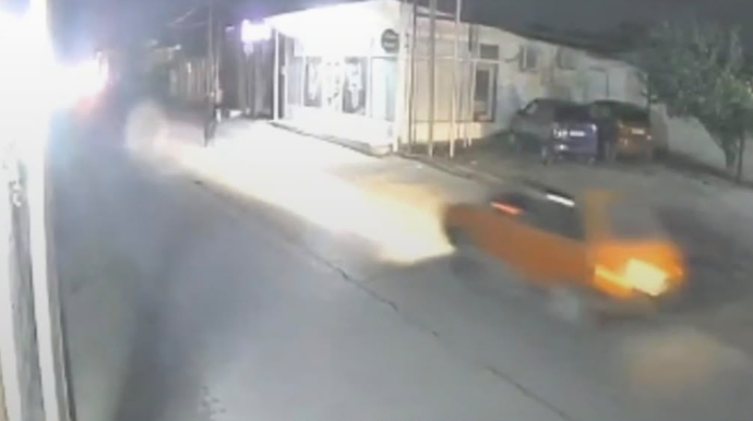 Moped və velosiped sürən iki gənc qəzada ÖLDÜ  - VİDEO